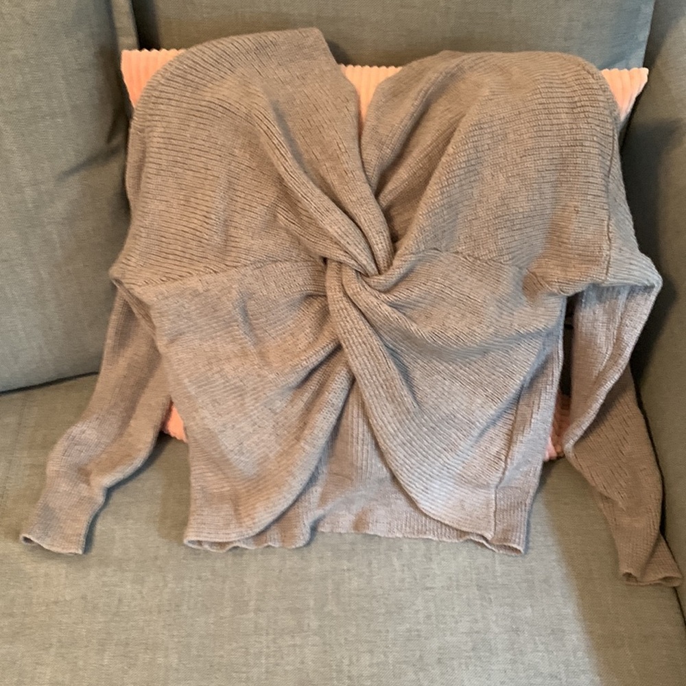 Amour Vert Wool Sweater twist back